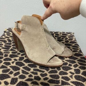 Frye Ash Slingback Chunky Heeled Sandals Tan Suede Peep Toe Summer Womens 8